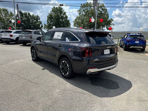 Certified 2025 Kia Sorento S w/ Panoramic Sunroof Package FWD image 5