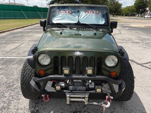 Used 2007 Jeep Wrangler Unlimited Sahara AWD/4WD image 2