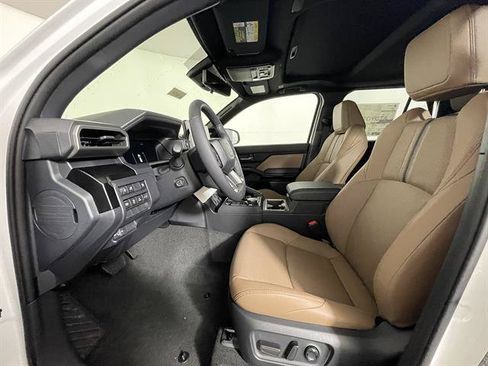 New 2026 Toyota 4Runner Limited w/ Tow Technology Package AWD/4WD image 9
