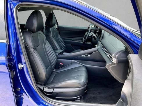 Used 2023 Hyundai Elantra Limited w/ Preferred Accessory Package image 9