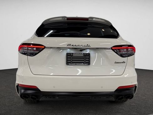 Used 2022 Maserati Levante GT image 11