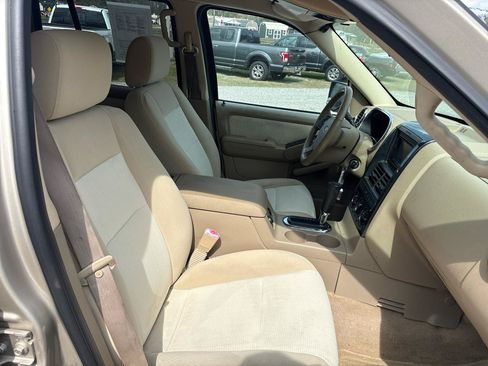 Used 2007 Ford Explorer XLT RWD image 12