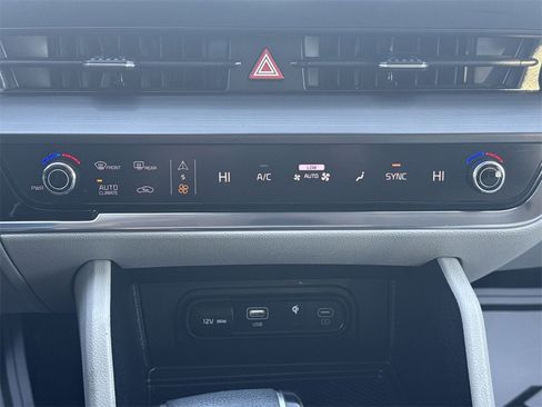 Used 2023 Kia Sportage EX image 16