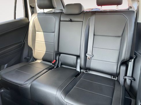 Used 2021 Volkswagen Tiguan SEL AWD/4WD image 15