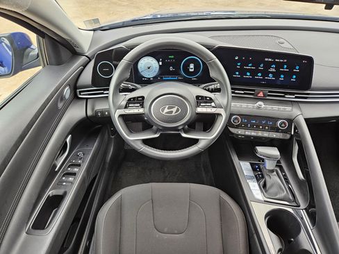 Used 2025 Hyundai Elantra SEL image 30