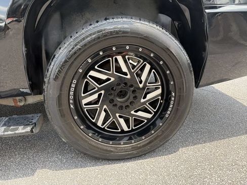 Used 2011 Chevrolet Suburban LTZ RWD image 18