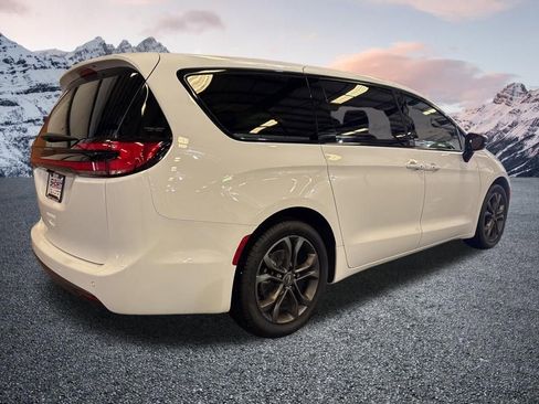 New 2026 Chrysler Pacifica Select FWD image 5