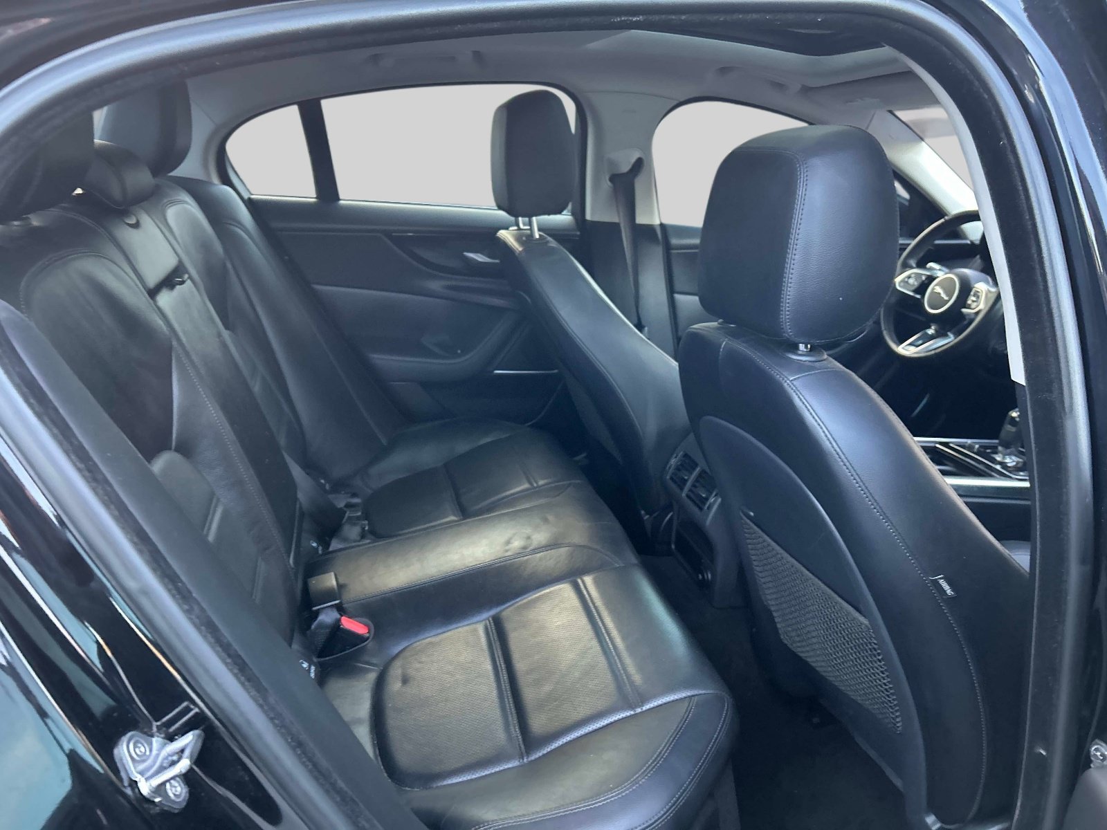 Used 2020 Jaguar XE S RWD image 13