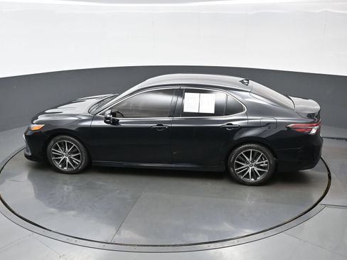 Used 2022 Toyota Camry XLE FWD image 35