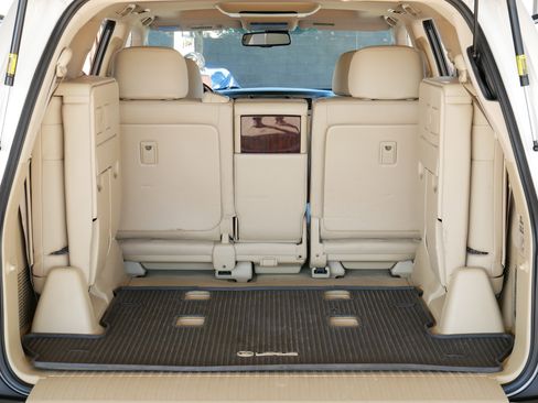 Used 2010 Lexus LX 570 4WD image 31