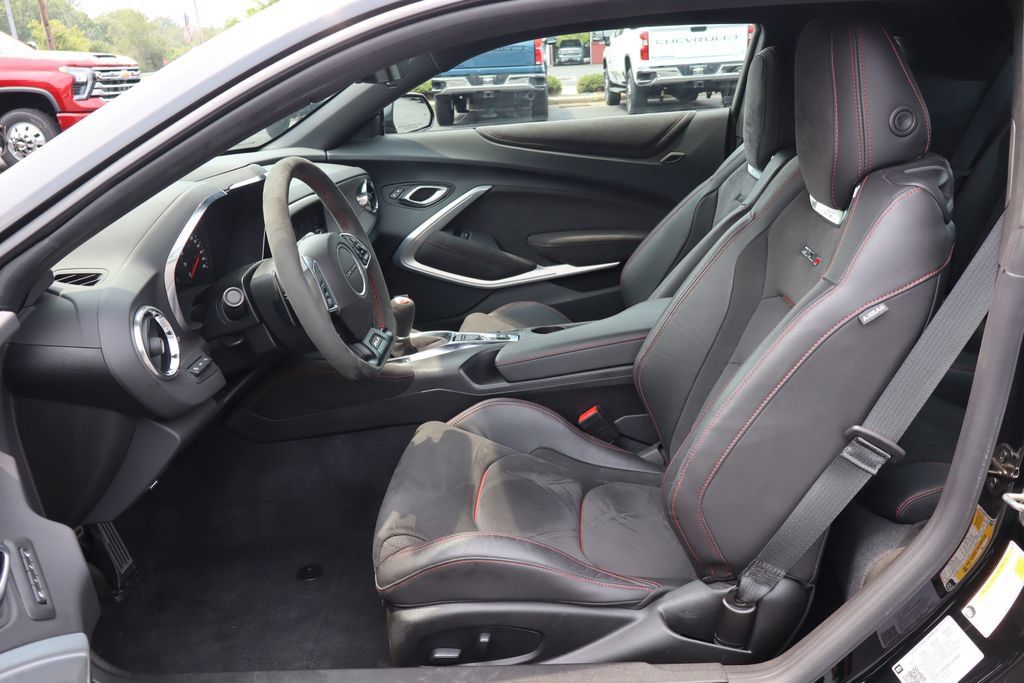 Used 2022 Chevrolet Camaro ZL1 RWD image 5