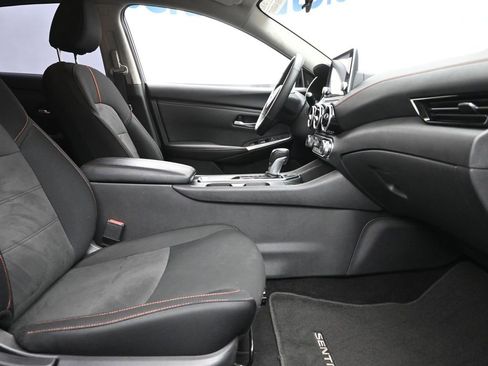 Used 2025 Nissan Sentra SR FWD image 8
