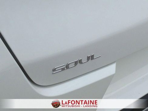Used 2025 Kia Soul LX w/ LX Technology Package FWD image 27