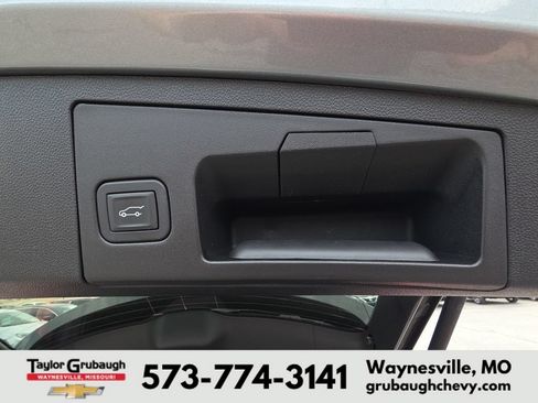 Used 2025 Cadillac XT4 Premium Luxury AWD/4WD image 33