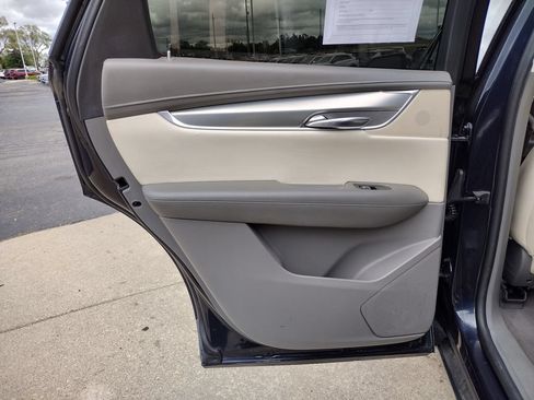 Used 2017 Cadillac XT5 Premium Luxury FWD image 12