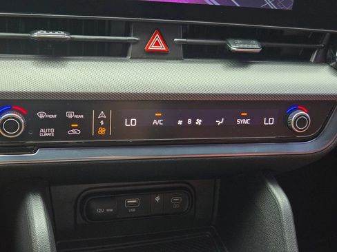 Certified 2025 Kia Sportage SX FWD image 28