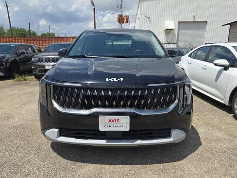 Used 2025 Kia Carnival FWD image 2