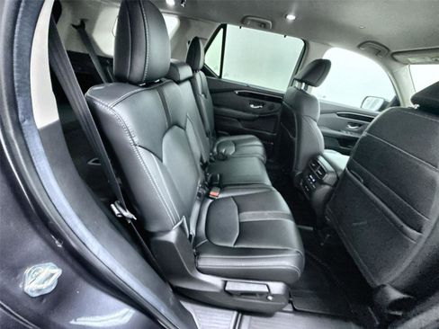 Used 2025 Honda Pilot EX-L image 30