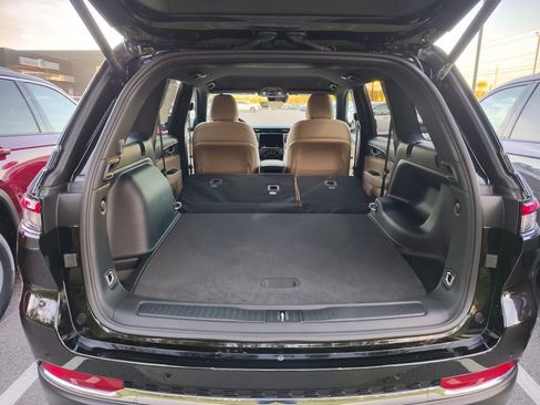 New 2025 Jeep Grand Cherokee Limited image 35