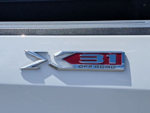 Used 2021 GMC Sierra 1500 SLE w/ X31 Off-Road Package AWD/4WD image 12