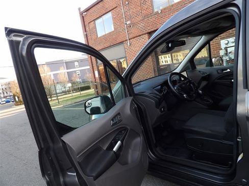 Used 2022 Ford Transit Connect XLT image 9