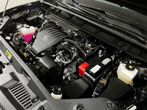 Certified 2023 Toyota Highlander XLE image 11