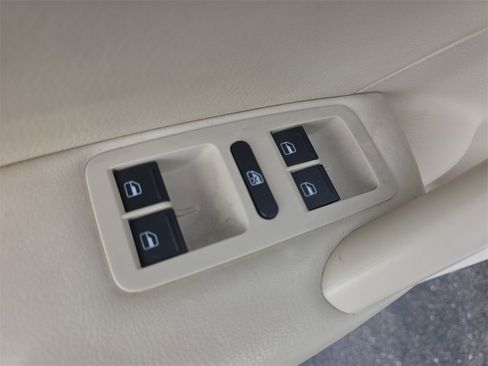 Used 2015 Volkswagen Passat 1.8T Limited Edition image 17