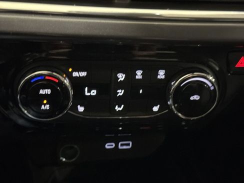 Used 2025 Chevrolet Trax ACTIV w/ Sunroof Package FWD image 16
