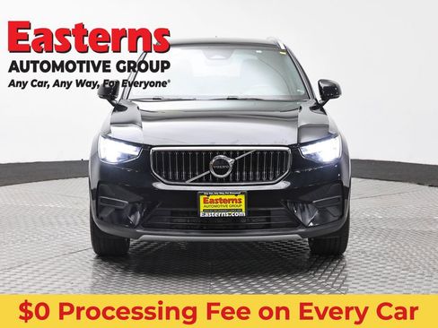 Used 2024 Volvo XC40 B5 Core AWD/4WD image 2