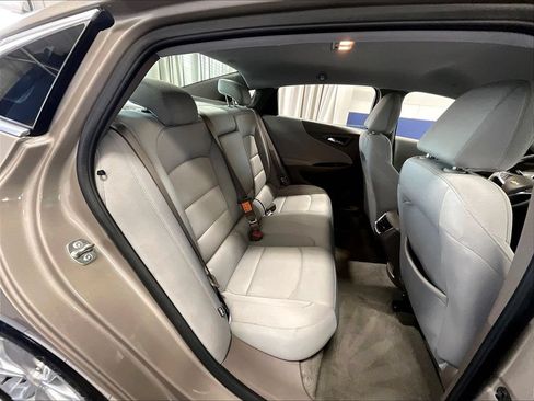 Used 2024 Chevrolet Malibu LT FWD image 16