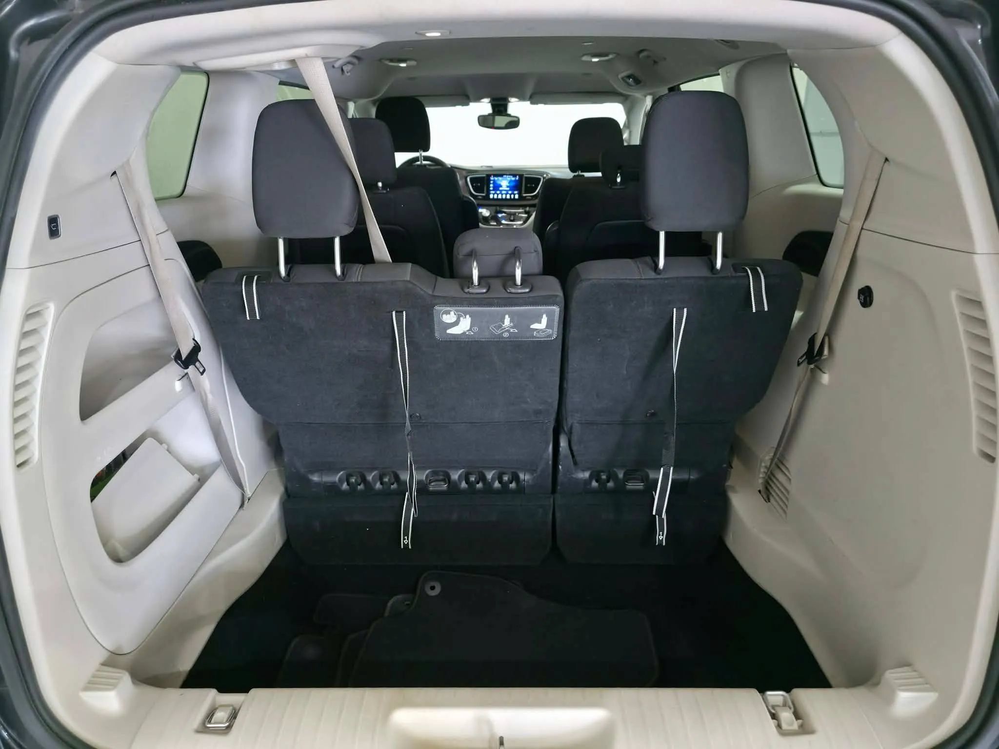 Used 2017 Chrysler Pacifica Touring FWD image 5