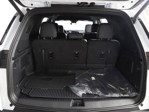New 2026 Chevrolet Traverse LT w/ Midnight/Sport Edition FWD image 12