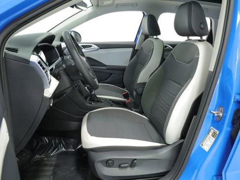 New 2025 Volkswagen Taos SE w/ Panoramic Sunroof Package image 28