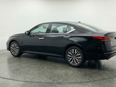 Used 2025 Nissan Altima 2.5 SV image 6