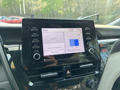 Used 2023 Toyota Camry SE image 4