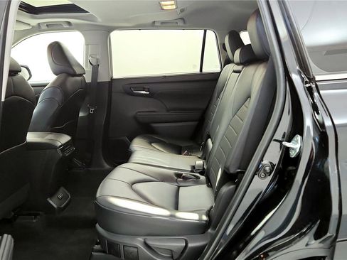 Certified 2024 Toyota Highlander XLE image 21