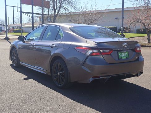 Used 2024 Toyota Camry SE FWD image 4