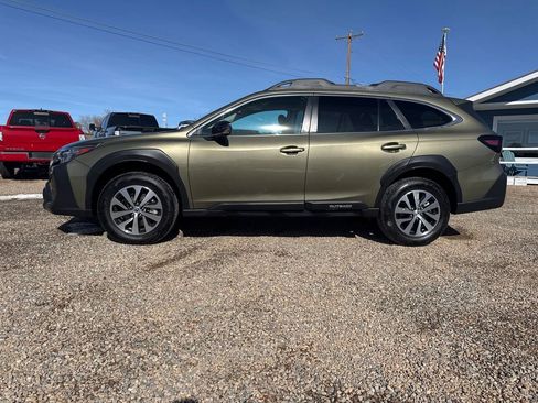 Used 2025 Subaru Outback Premium image 4