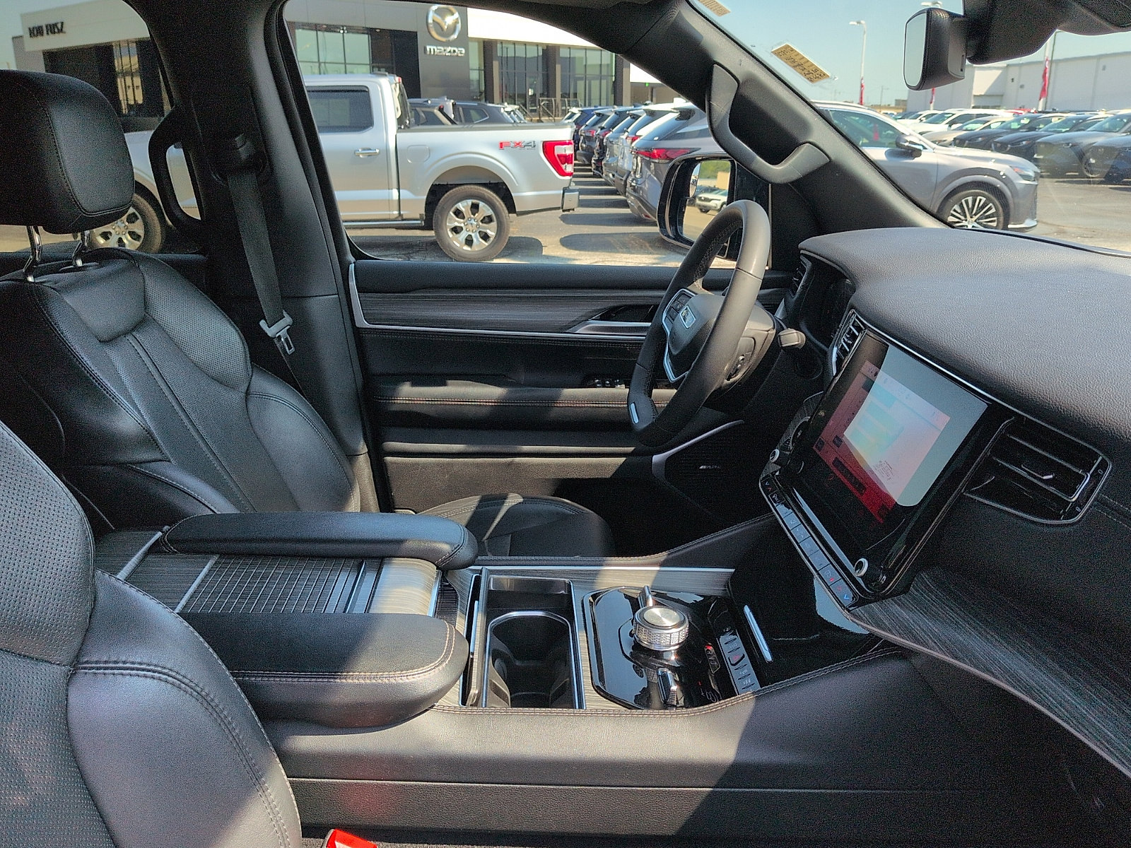 Used 2024 Jeep Wagoneer Series III AWD/4WD image 7