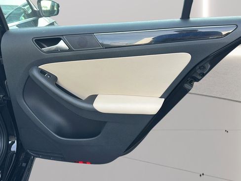 Used 2016 Volkswagen Jetta SEL Premium w/ Lighting Package image 18