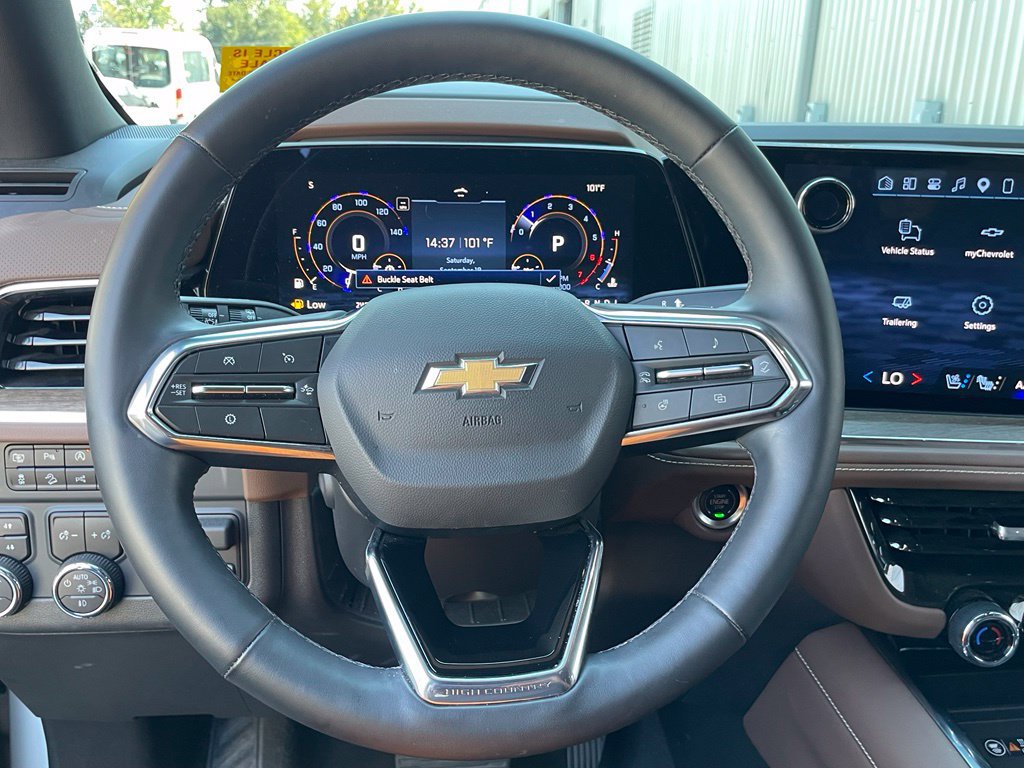 Used 2025 Chevrolet Tahoe High Country AWD/4WD image 15