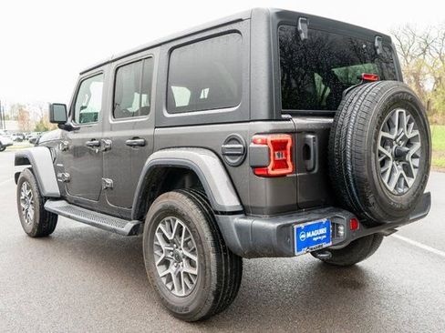 Used 2024 Jeep Wrangler Unlimited Sahara w/ Technology Group AWD/4WD image 8