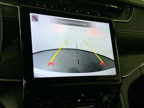 Used 2023 Jeep Grand Cherokee Limited w/ Black Appearance Package image 14