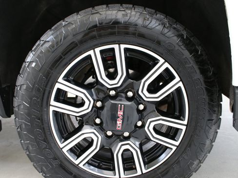 Used 2022 GMC Sierra 2500 AT4 w/ AT4 Premium Plus Package AWD/4WD image 34