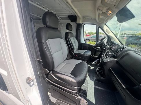 Used 2025 RAM ProMaster 2500 w/ Convenience Group FWD image 14