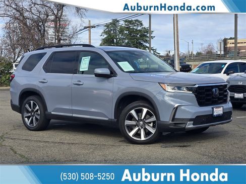 Certified 2025 Honda Pilot Touring image 1