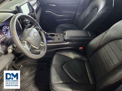 Used 2022 Toyota Highlander XLE FWD image 20