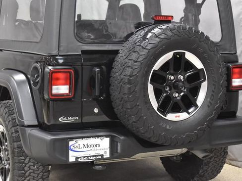 Used 2023 Jeep Wrangler Sport image 9