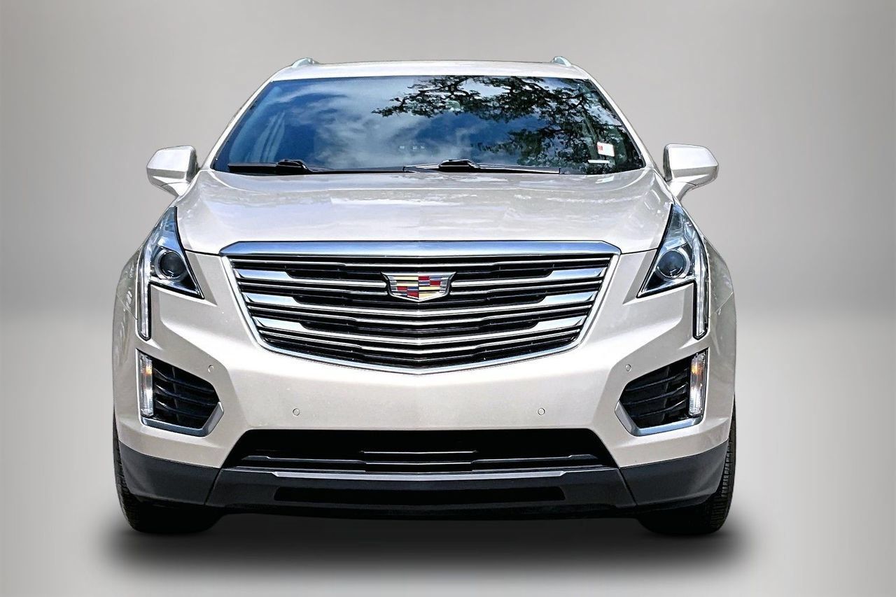Used 2017 Cadillac XT5 Luxury w/ Driver Awareness Package FWD image 3