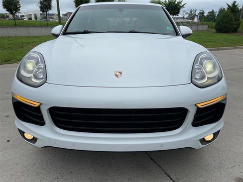 Used 2015 Porsche Cayenne S image 3